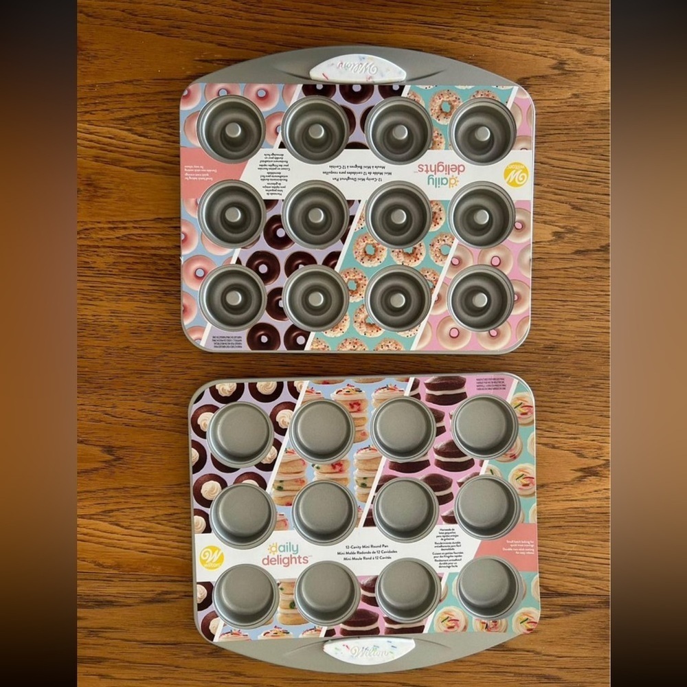 Set of 2 Wilton Non-Stick Donut Pan  12-Cavity - Picture 2 of 3